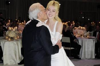 Nicola Peltz comparte amorosa foto de su papá durante una fecha muy especial para la familia