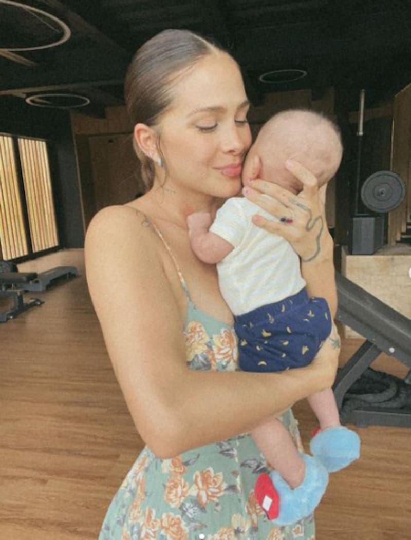 Por un descuido Greeicy mostró el rostro de su bebé - Créditos: Instagram