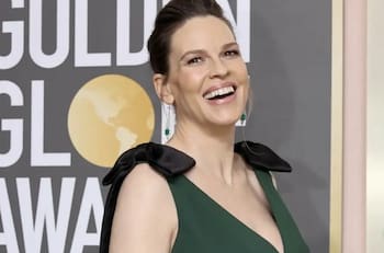 Hilary Swank posó sin ropa para sesión antes de tener a sus bebés a los 48 años