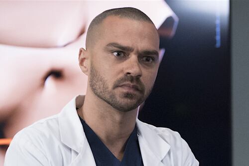 Fans de Jesse Williams de ‘Grey’s Anatomy’ enloquecen tras filtrarse imágenes del actor sin ropa