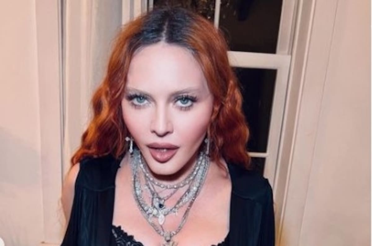 Madonna posa extravagante junto a sus hijos en perturbadora foto que asocian a "La Familia Addams"