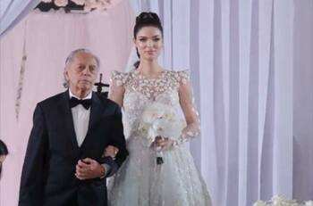 Quién es el hombre que entregó a Nadia Ferreira en su boda con Marc Anthony