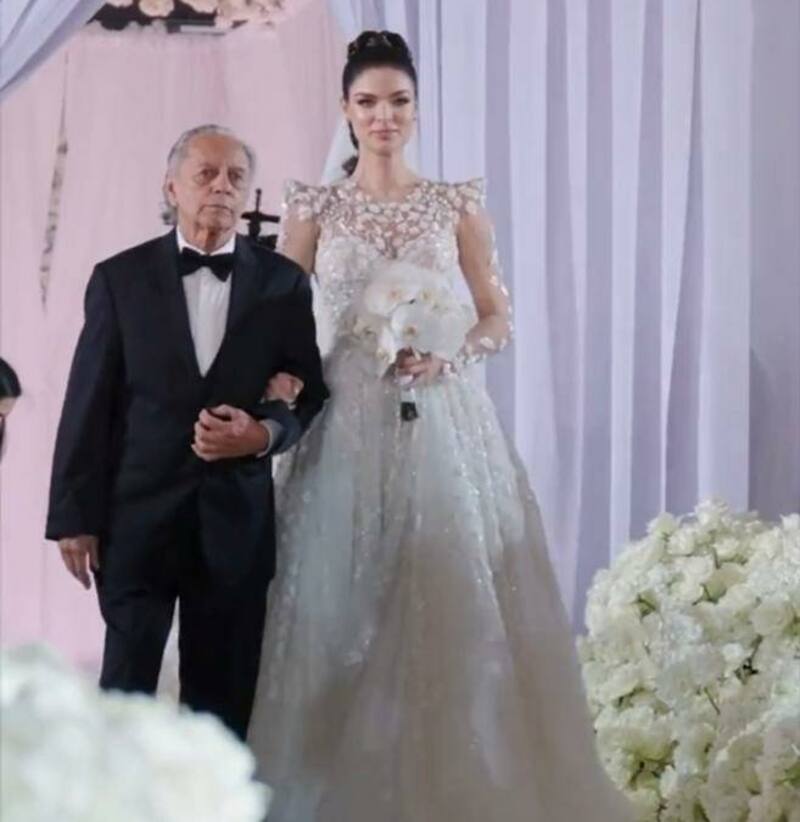 Quien es el hombre que entregó a Nadia Ferreira en su boda con Marc Anthony - Créditos: Instagram