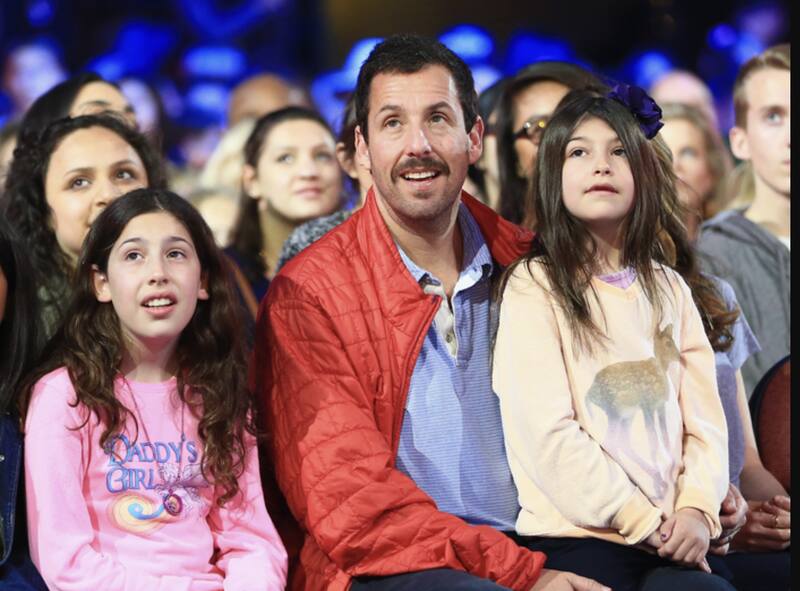 Así lucen actualmente las hijas casi desconocidas de Adam Sandler ¡Parecen modelos! - Créditos: