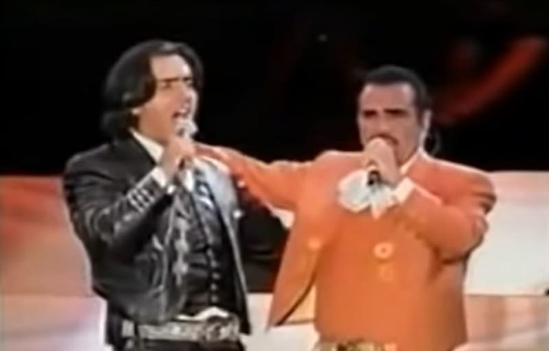 Alejandro Fernández rinde tributo al aniversario más importante que su padre no alcanzó a cumplir Vicente Fernández y su hijo Alejandro - Créditos: Instagram