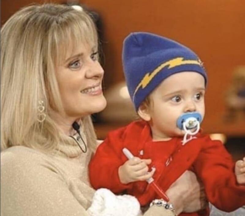 Erika Buenfil aún recuerda el drama que vivió cuando fue madre soltera - Créditos: Instagram