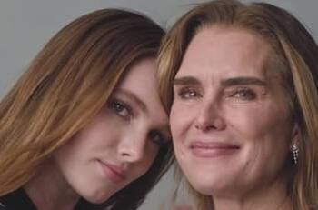 Brooke Shields protagoniza entre lágrimas emotiva campaña al lado de su hija
