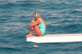 Elizabeth Debicki vuelve a impresionar con una emblemática escena de Lady Di