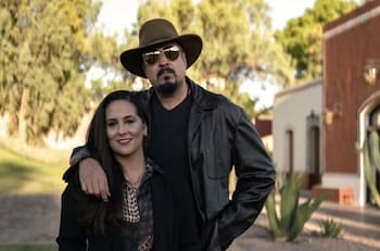 El millonario y extravagante regalo de Pepe Aguilar a la mamá de Ángela por su aniversario