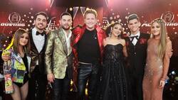 Alexandar Acha hace especial regalo a los académicos y recibe elogios de su padre, Emmanuel