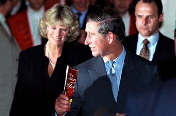 ‘The Crown’ sigue adelante con una escandalosa escena entre el Rey Carlos III y Camila