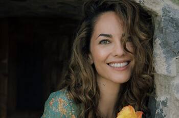 Bárbara Mori sorprende con radical cambio de look que la hace ver más joven que nunca