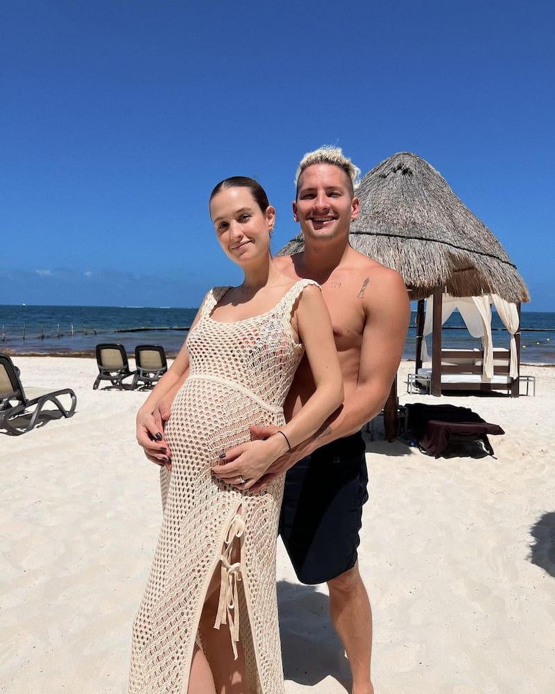 Sara Escobar y mau Montaner durante unas días de descanso - Créditos: Instagram