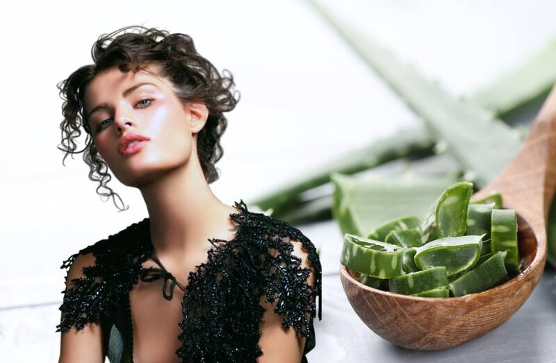 El poder humectante del aloe hace que los rizos vuelvan a la vida.