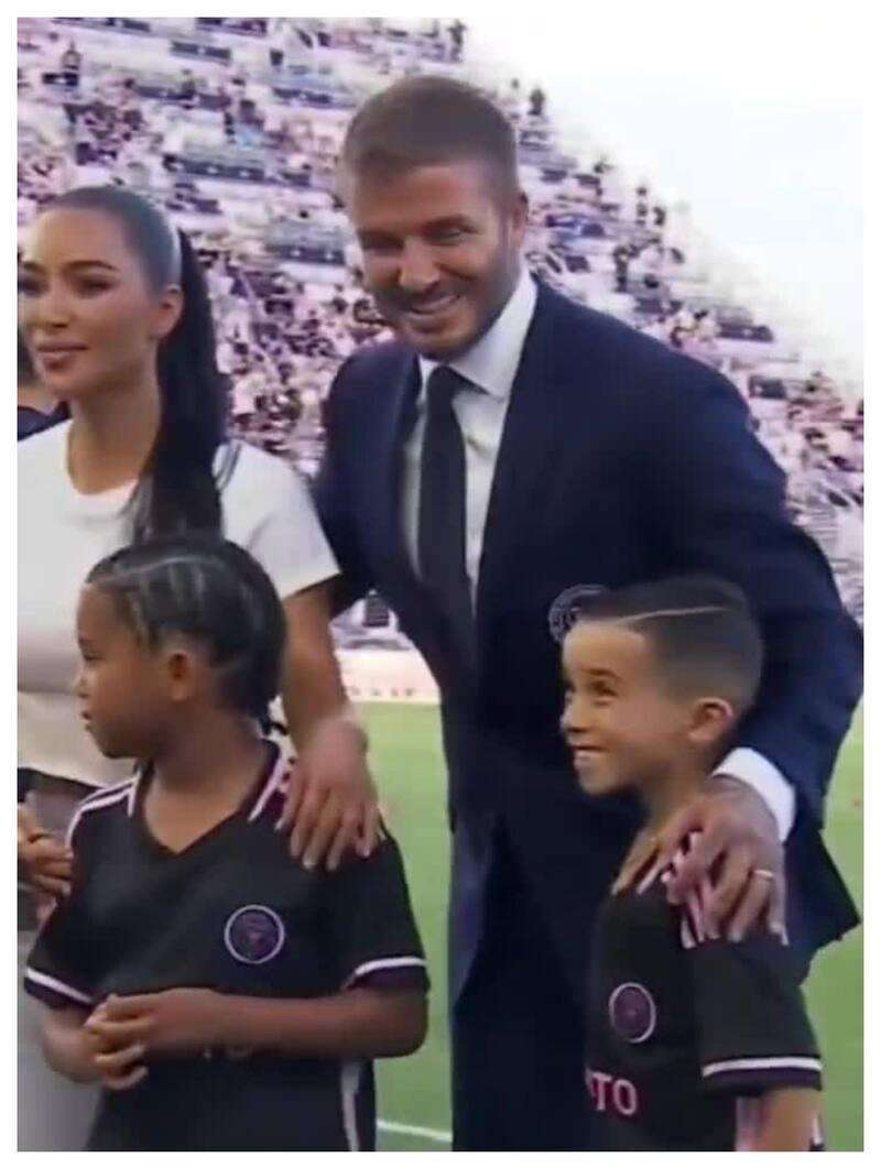 David Beckham, copropietario del Inter Miami, junto con Kim Kardashian y su hijo Saint.