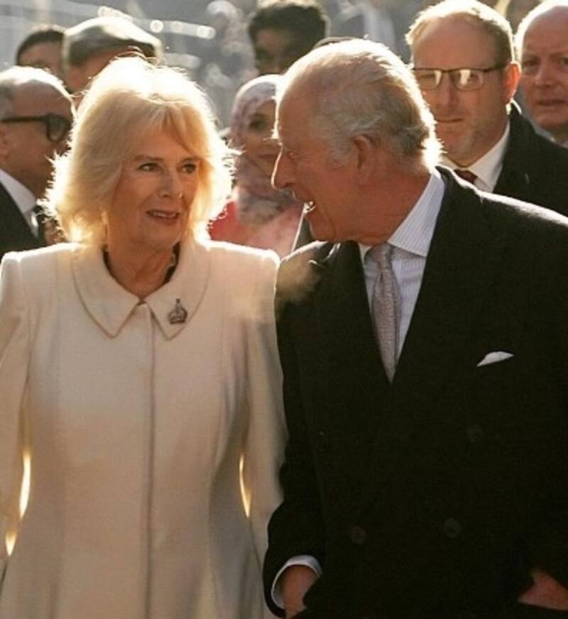 Rey Carlos III sufre vergonzoso episodio con prenda de vestir al acudir a mezquita Carlos III tuvo un percance con un atuendo en visita oficial - Créditos: Instagram