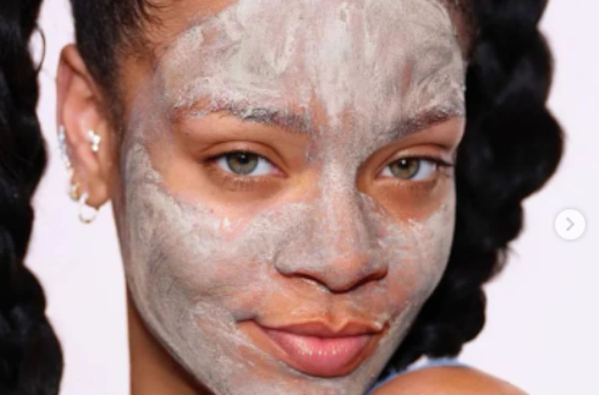 Rihanna presenta producto de belleza, en medio de los problemas que enfrenta su novio