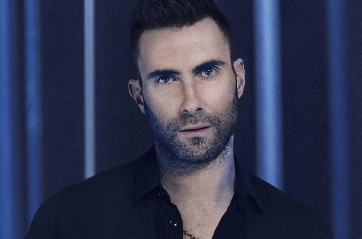 Adam Levine responde a las críticas tras despreciar a la fan que saltó al escenario