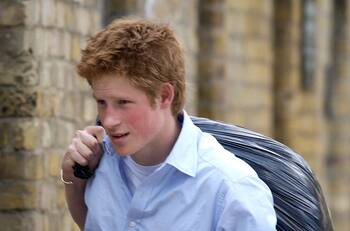 Prensa británica identifica a tres candidatas con las que Harry tuvo su primera vez