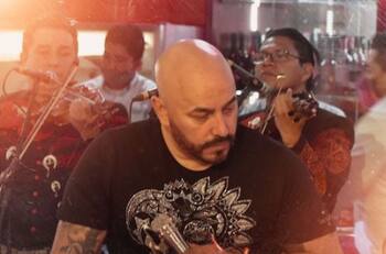 Fans de Lupillo Rivera le recuerdan a Belinda en pleno concierto