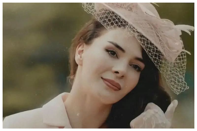 Ebru Sahin terminó su participación en Cien años de milagro de manera abrupta. La producción la finalizó sin dar opción a una segunda temporada.