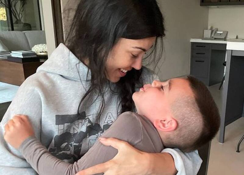 Kourtney Kardashian criticada por el corto de pelo de Reign - Créditos: Instagram