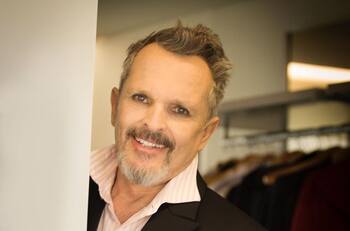 Miguel Bosé aclara su estado de salud y origen de su problema de hernia