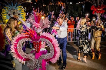 Reina Máxima de Holanda deja salir sus raíces latinas en un festival de Aruba