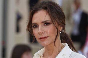 Victoria Beckham es tentada para un regreso por sus compañeras de las Spice Girls