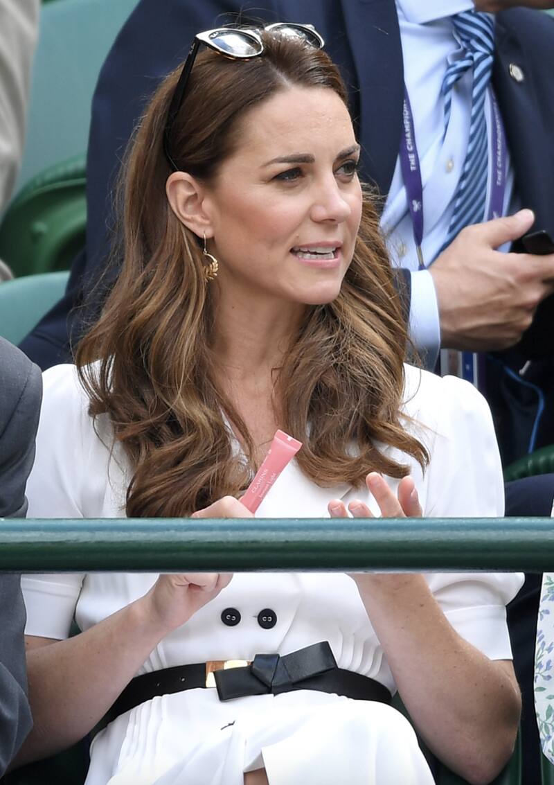 Kate Middleton demostró su capacidad como influencer y logró que varios famosos también compartieran imágenes de su niñez. - Créditos: Page Six