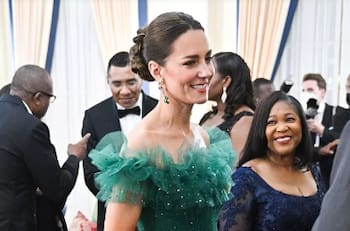 El mismo vestido de Kate Middleton fue usado por una actriz en alfombra roja de los Emmy 2022