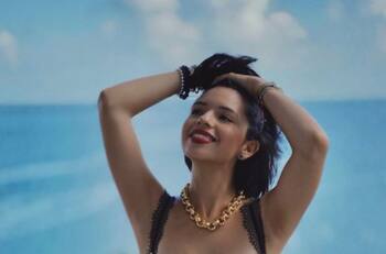 Diseñadores, viajes y mascotas exóticas: Los extravagantes lujos que tiene Ángela Aguilar