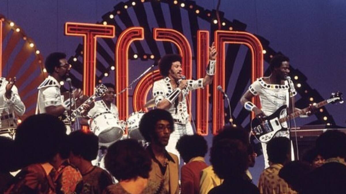 Lionel Richie presume con su novia 40 años menor que él