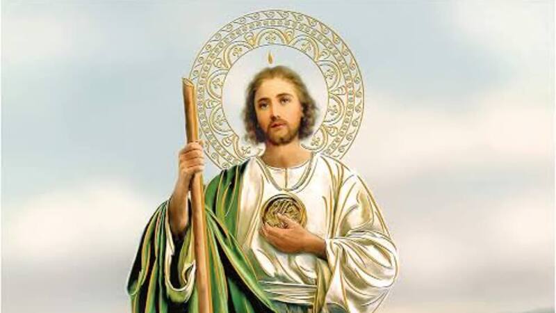 A san Judas Tadeo se le celebra cada 28 de octubre y su imagen es venerada por millones de creyentes que se encomiendan a él en busca de milagros.