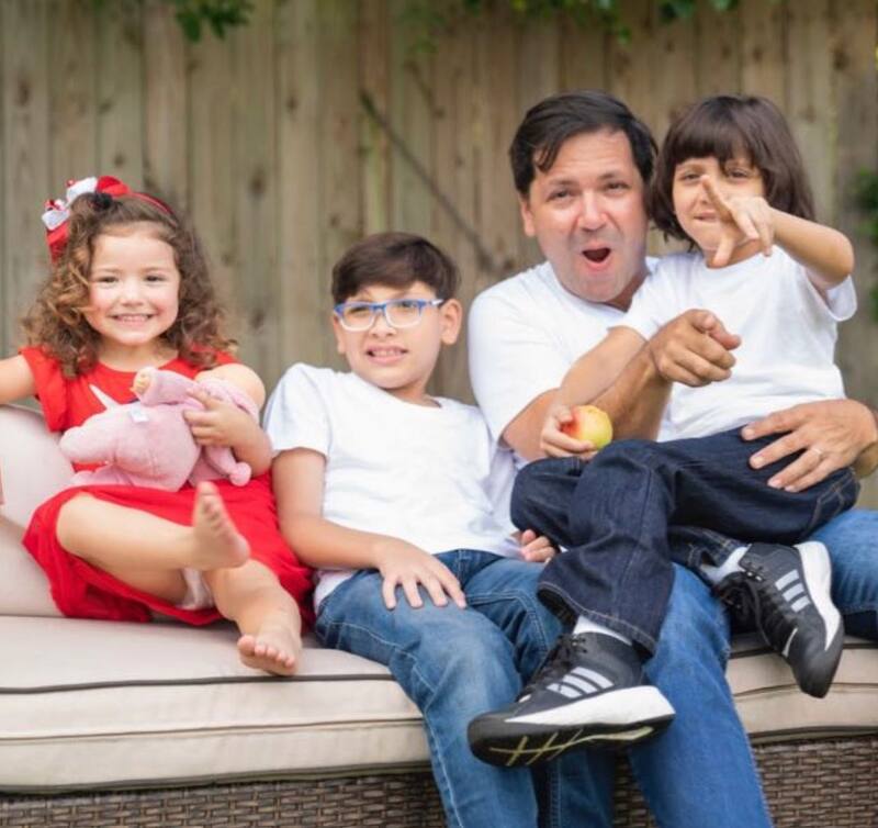 Amalia Victoria tiene tres hermanos. Bárbara, la hija mayor de Carolina Venenosa Sandoval, y los otros dos hijos varones, ambos solo de Nick Hernández.