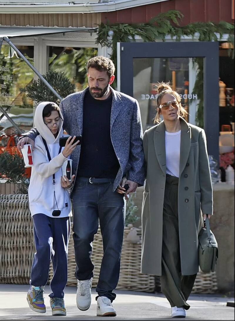 JLo no parece estar contenta con uno de los nuevos vicios del actor - Créditos: Instagram