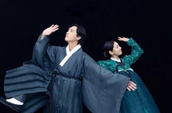 Así lució Park Shin Hye con el traje tradicional coreano para su boda