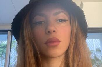 Shakira enseñó su total destreza física haciendo wakesurf en Miami