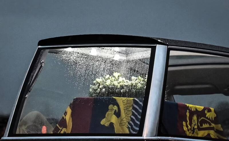 El ataúd de la reina Isabel II ya llegó a Londres y - Créditos: Instagram
