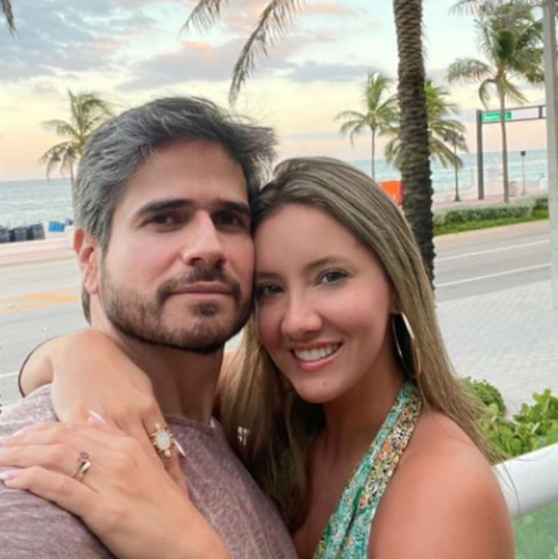 Daniel Arenas y Daniela Álvarez presumen su arbolito de Navidad - Créditos: Instagram