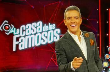 Aseguran que Héctor Sandarti asistió a una celebración contagiado de Covid-19