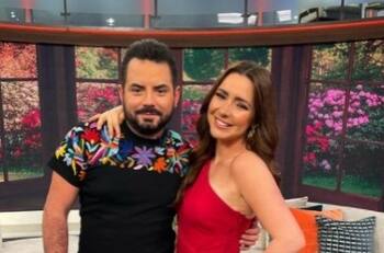 José Eduardo Derbez le enseña a Ariadne Díaz el ataúd que compró; la actriz se muestra impresionada