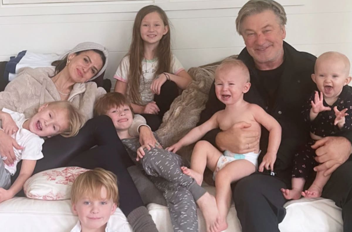 Alec Baldwin contesta las críticas y responde por qué sigue teniendo hijos a los 64 años