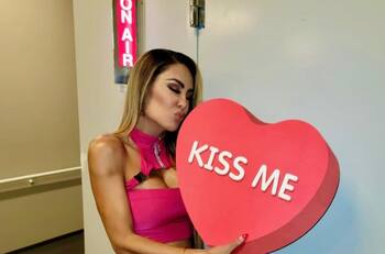 Ex de Ninel conde la espía en su nueva red social