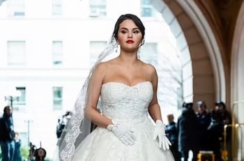 Una impactante Selena Gomez vestida de novia provoca conmoción en las redes