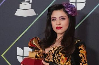 Mon Laferte muestra su bebé por primera vez en redes sociales