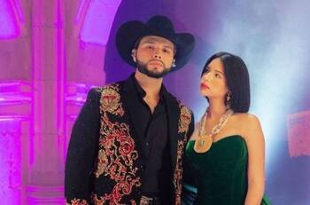 Ángela Aguilar tiene accidente en su millonario auto y su hermano la salva molesto