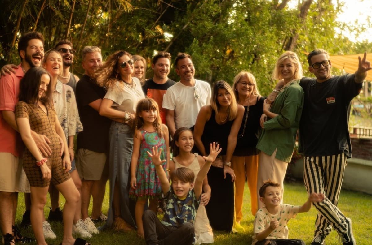 Ricardo Montaner posa junto a sus nietos y divide opiniones entre sus fans
