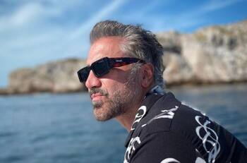 Alejandro Fernández le declara su amor a una mujer que no es su novia ¿de quién se trata?