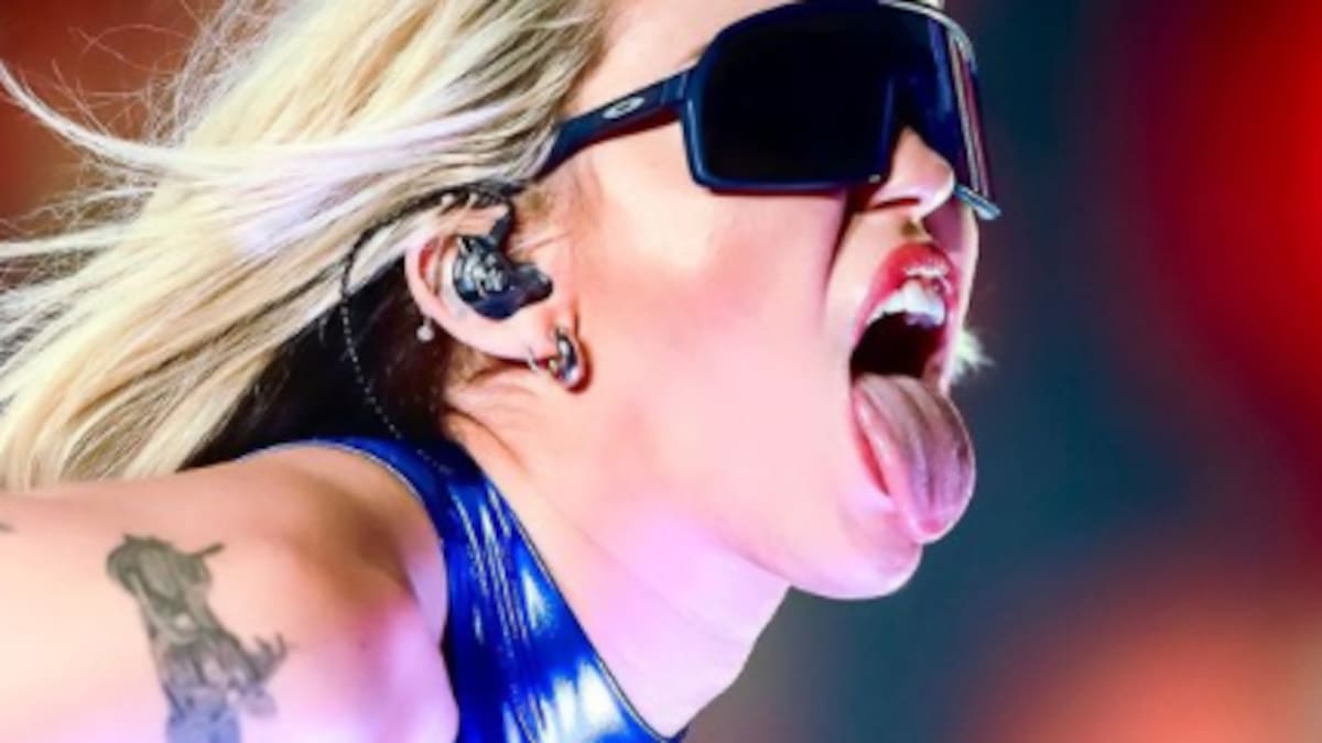 Avión de Miley Cyrus fue impactado por un rayo y aterrizó de emergencia